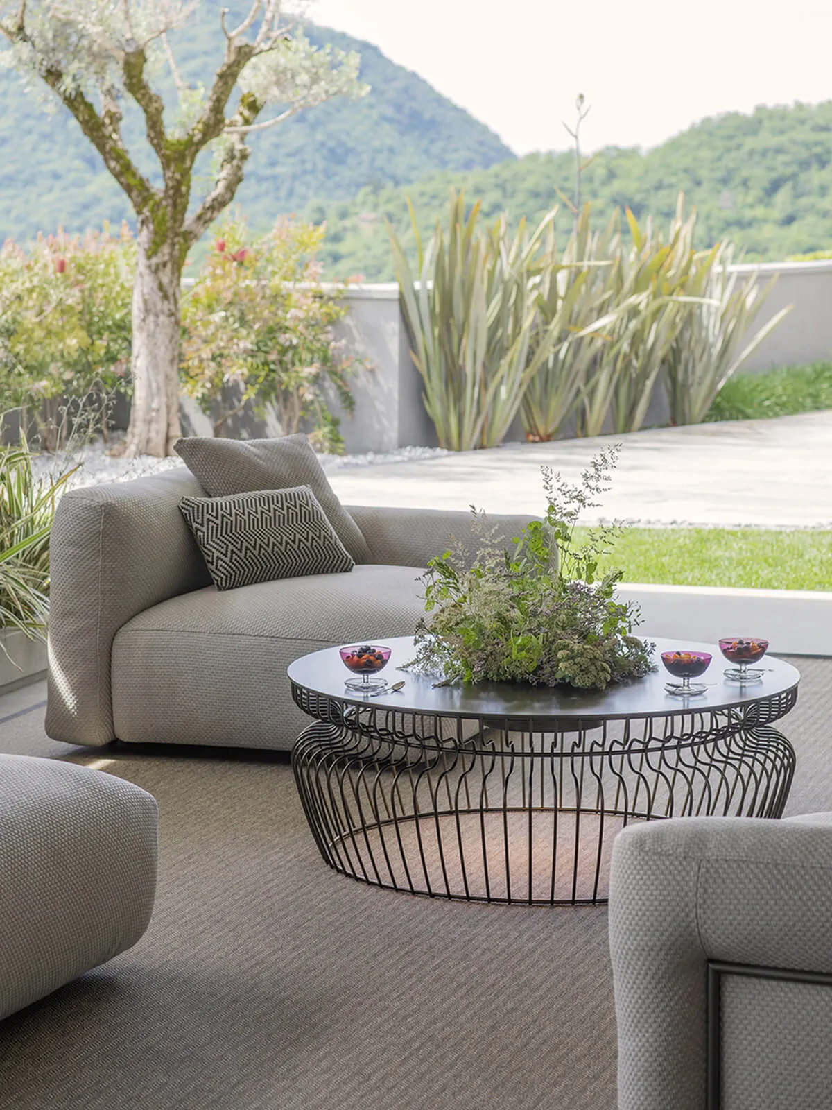 FIOCCO by Flou – removable fabric outdoor sofa