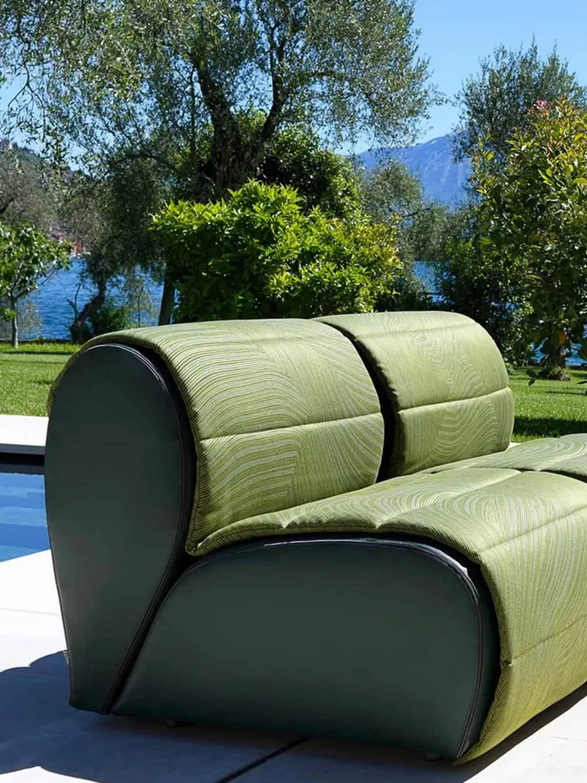FLORA by Flou – modular fabric outdoor sofa